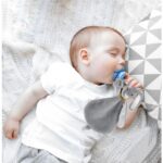 Babyjem Бебешка играчка Заек сив с държач за залъгалка - Image 2