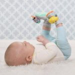 Бебешки меки пантофки с дрънкалка Зебра и тигър Infantino - Image 3